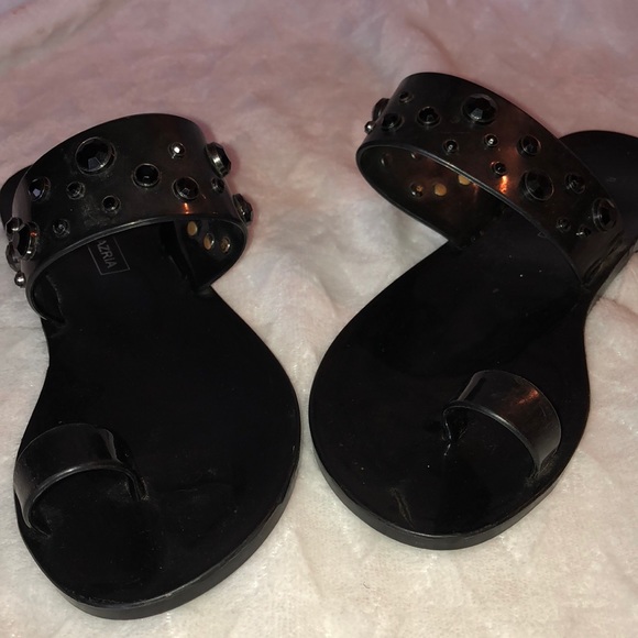 BCBG Maxazria toe ring flip flops jelly style sz6 - Picture 1 of 3